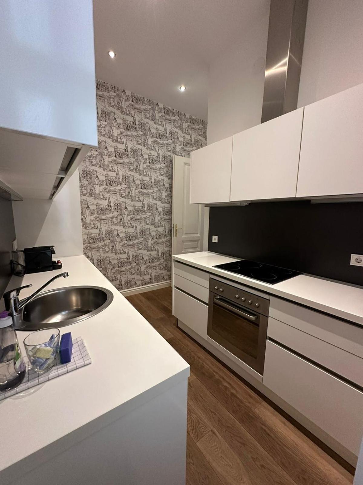 Residential Elegance: Yourvienna Classic In Center Apartament Viena